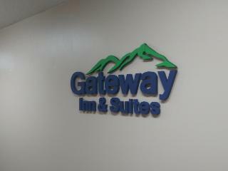 Hotel Gateway Inn & Suites