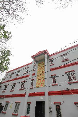 Hotel Reddoorz Plus Near Budi Luhur University Jakarta