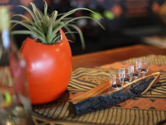 Hostal Bar-t-nique Guest House