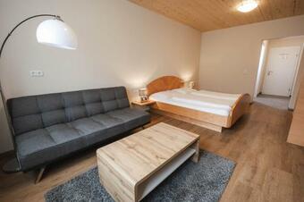 Hotel Dilly H U. M Lodge