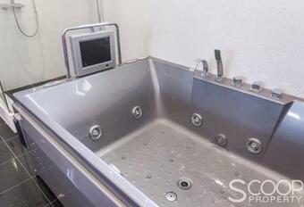 Luxury Villa W Pool & Spas