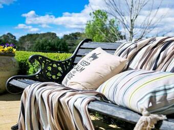 Sinden Park - Garden, Swimming Pool, Rural Vistas