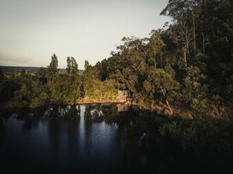 Quiet Lake House In Winery