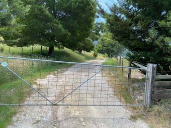 Farm Stay At 75 Pound Road Foster