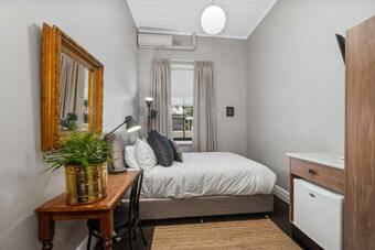 Posada The Commercial Quarters - Room 3-has Air Conditioning, Free Wifi, Tv And Fridge