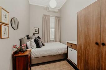 Posada The Commercial Quarters - Room 4-has Air Conditioning, Free Wifi, Tv And Fridge