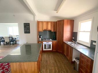 'the Wattles' ~ True Country Escape Near Wineries ~ Borenore