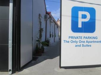 Hostal The Only One Suites