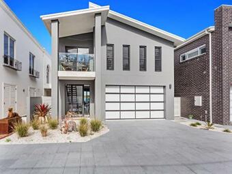 Danalene Parade, 46b Maggie's Place