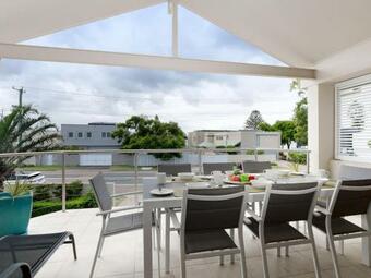 'sandy Point Haven', 21a Sandy Point Rd - Stylish Haven With Wifi, Air Conditioning & Water Views