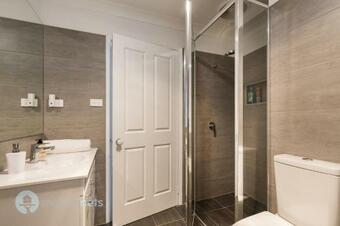 5 Bdrm House With Parking Near Hyams Beach