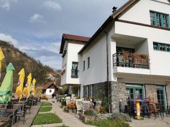 Albergue Restoran Mlin Vare?