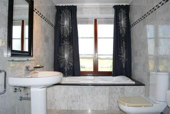 House With 5 Bedrooms In Bertrix With Enclosed Garden And Wifi