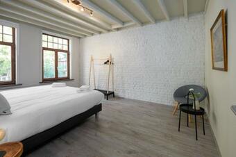 Spacious Villa W/ Big Backyard And Private Parking