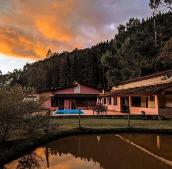 Posada Flat Com Caf� Da Manh� Em Pedra Azul