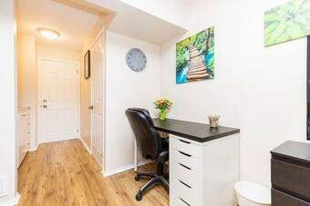 Newly Renovated - Modern Studio Apartment With King Bed - Central Ottawa!