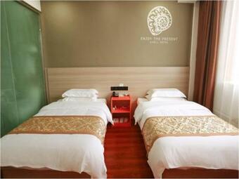 Shell Xinzhou Xinfu District Railwat Station Hotel