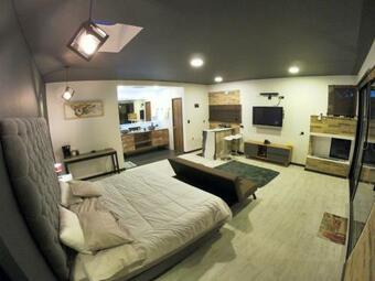 Micro Mansion Carmesi