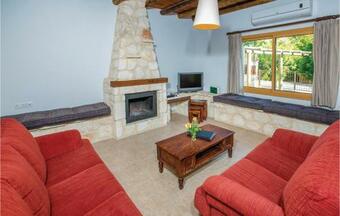 Nice Home In Miliou-paphos W/ Wifi And 3 Bedrooms