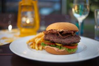 Hostal Lokal Genial Pension & Restaurant