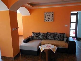 Hostal Pensiunea Royal Garden