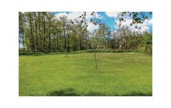 Four-bedroom Apartment In Hedwigenkoog