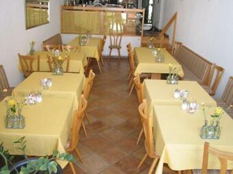 Bed & Breakfast Hotel G�stehaus Theresia Garni