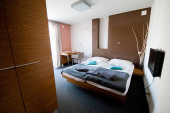 Hostal Penzion Cern� Havran