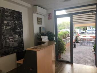 Hostal Rooms H Skyline