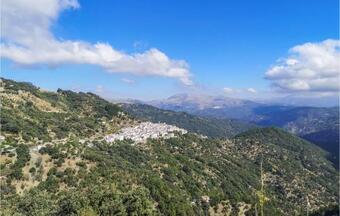 Stunning Home In Algatoc�n W/ Outdoor Swimming Pool, Outdoor Swimming Pool And 4 Bedrooms