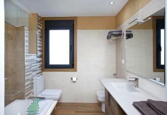 Aldan Villa Sleeps 6 With Pool And Wifi