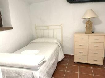 House With 3 Bedrooms In Benalauria With Wifi