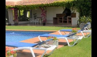 Garriguella Vella Villa Sleeps 10 With Pool And Air Con