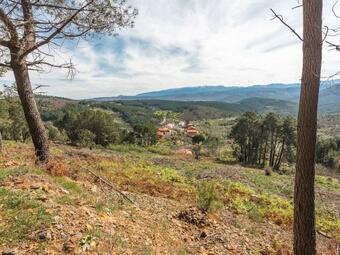 Beautiful Apartment In Herguijuela De La Sierra With Patio