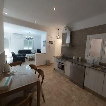 Hauzify I Apartaments Maritime