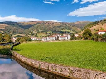 Inviting Holiday Home In Leitza With Jacuzzi