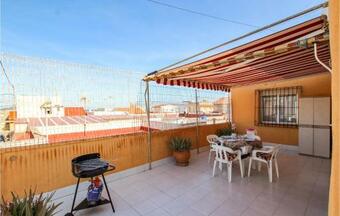 Nice Apartment In Los Nietos W/ Wifi And 2 Bedrooms