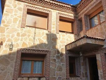 House With 5 Bedrooms In Navaluenga With Furnished Terrace