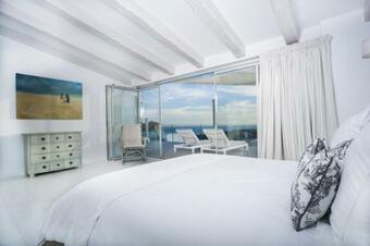 Cala Mayor Villa Sleeps 10 With Pool Air Con And Wifi