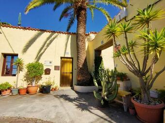 Agroturismo Bonito Estudio En Finca, Con Terraza Y Jard�n En Valle San Lorenzo