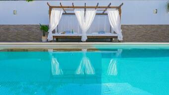 Villa Poinsettia Velez