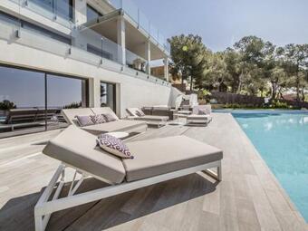 Exclusive Tamarit Villa