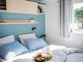 Pleasant Mobile Home With Terrace Near A Beautiful Old Village