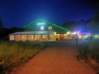 Hotel H�tel Les Golieres Avec Wc Et Sdb Individuelles, Cuisine �quip�e, Buanderie Et Parking Poids Lourd