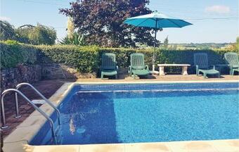 Amazing Home In Eanc� W/ Wifi, 3 Bedrooms And Outdoor Swimming Pool