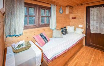 Beautiful Caravan In Gigondas With Wifi And 1 Bedrooms