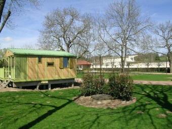 G�te Lapalisse, 3 Pi�ces, 5 Personnes - Fr-1-489-307