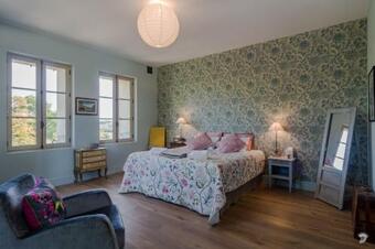 Larroque-sur-l'osse Villa Sleeps 8 With Pool