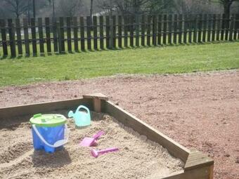 G�te Les Salles, 3 Pi�ces, 4 Personnes - Fr-1-496-161