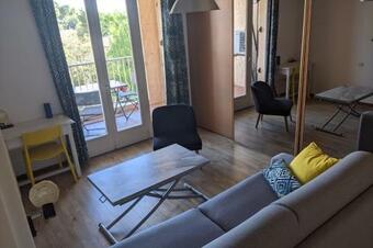 Apartamento Bright Studio With Balcony 150m From The Beach